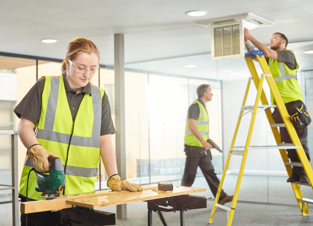 Professional handyman team in Dubai