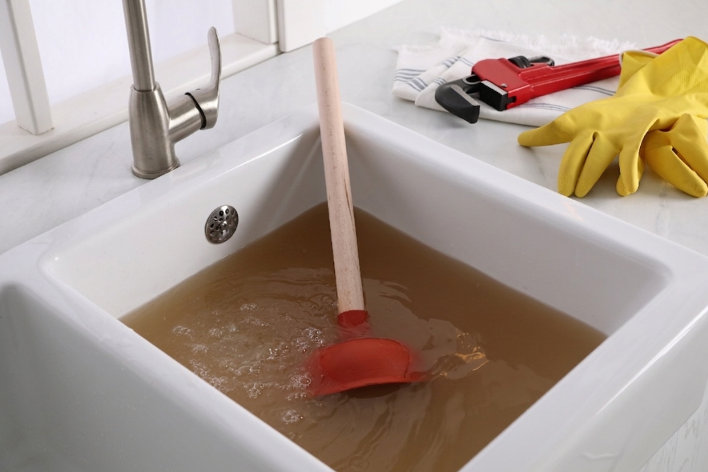 Completely blocked kitchen drain in Palm Jumeirah villa before professional unblocking